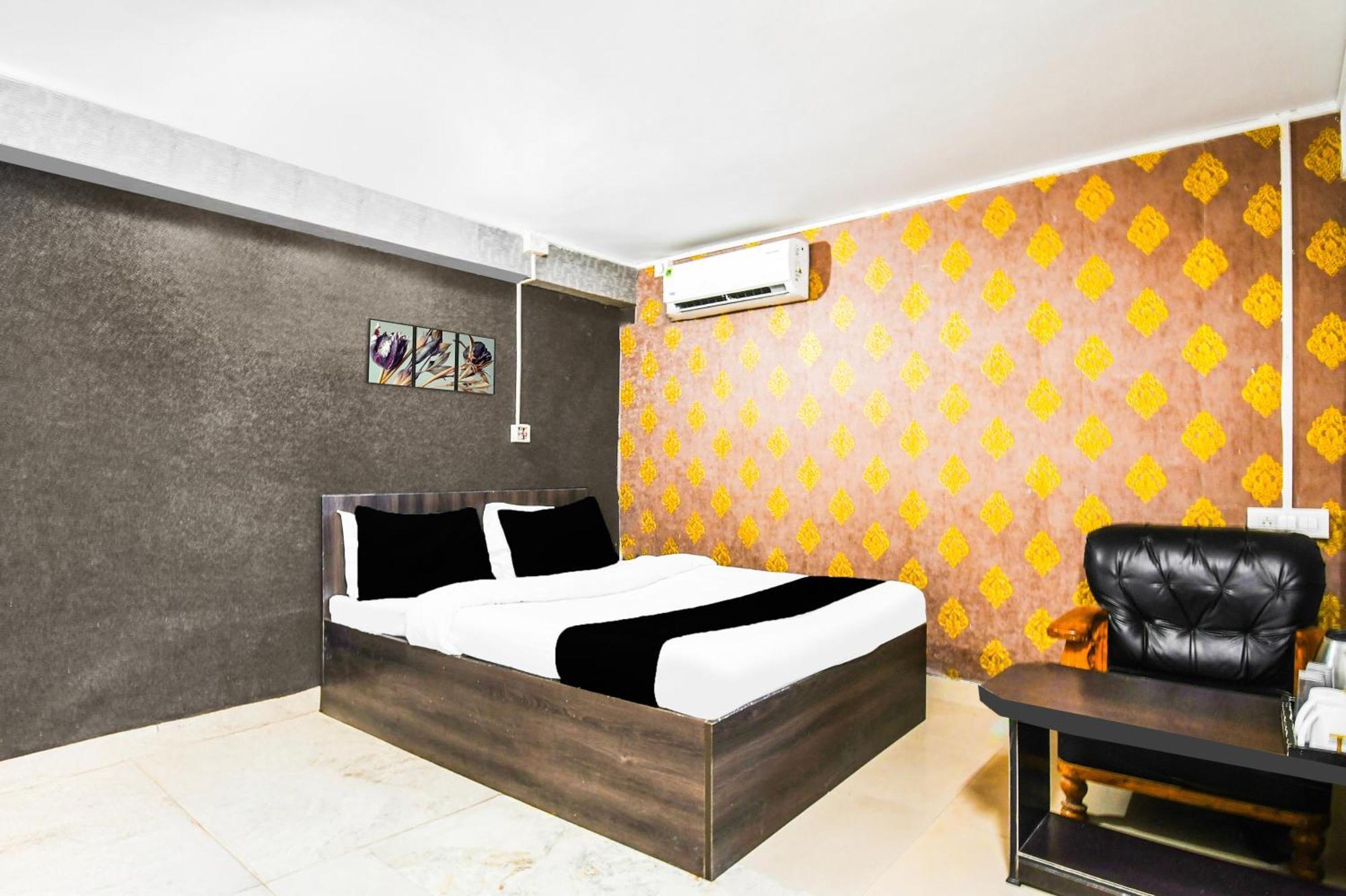 Super Hotel O Champasari Siliguri Formerly Four Fox Suits Panchanai Екстериор снимка
