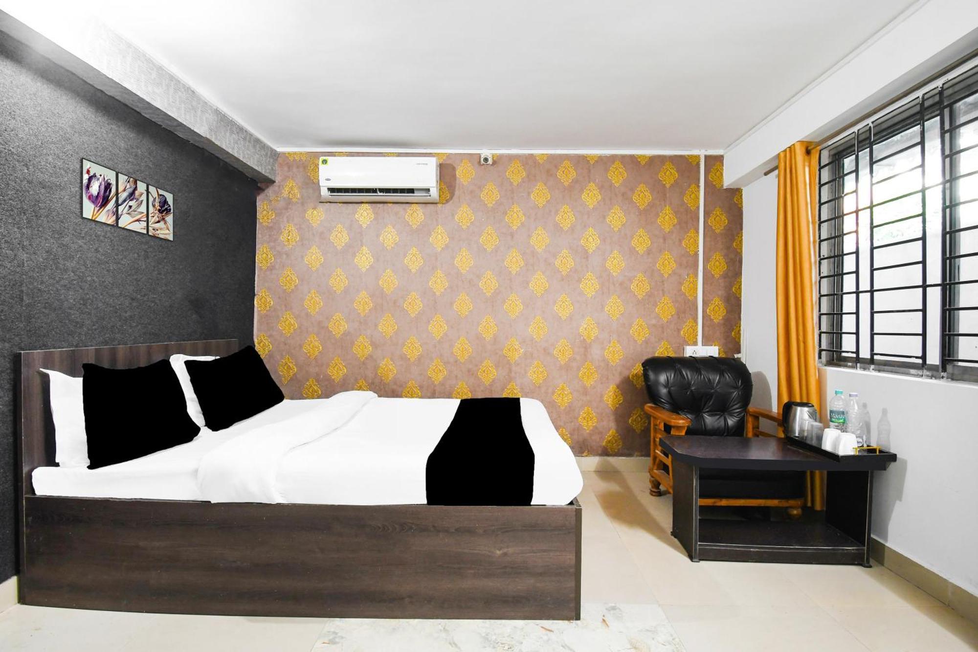 Super Hotel O Champasari Siliguri Formerly Four Fox Suits Panchanai Екстериор снимка